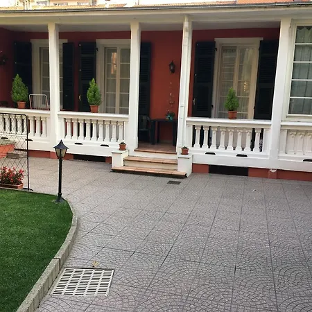 At Home 128 A Little Garden In The City Turin